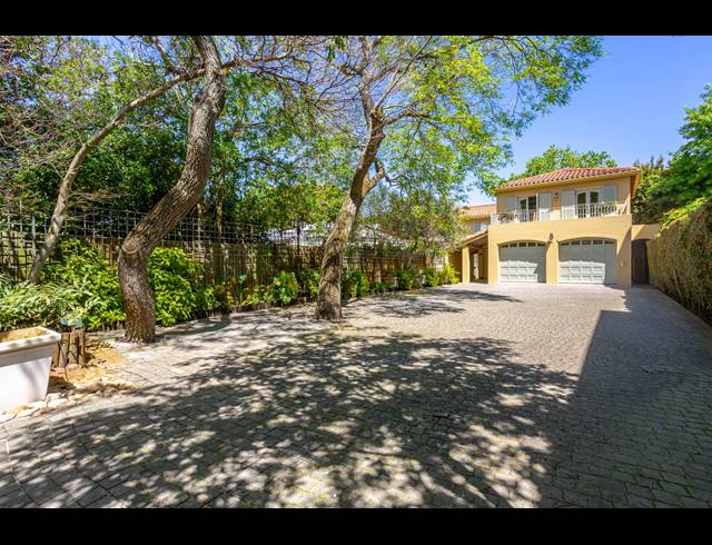 5 BEDROOM FREEHOLD SOLD IN RONDEBOSCH